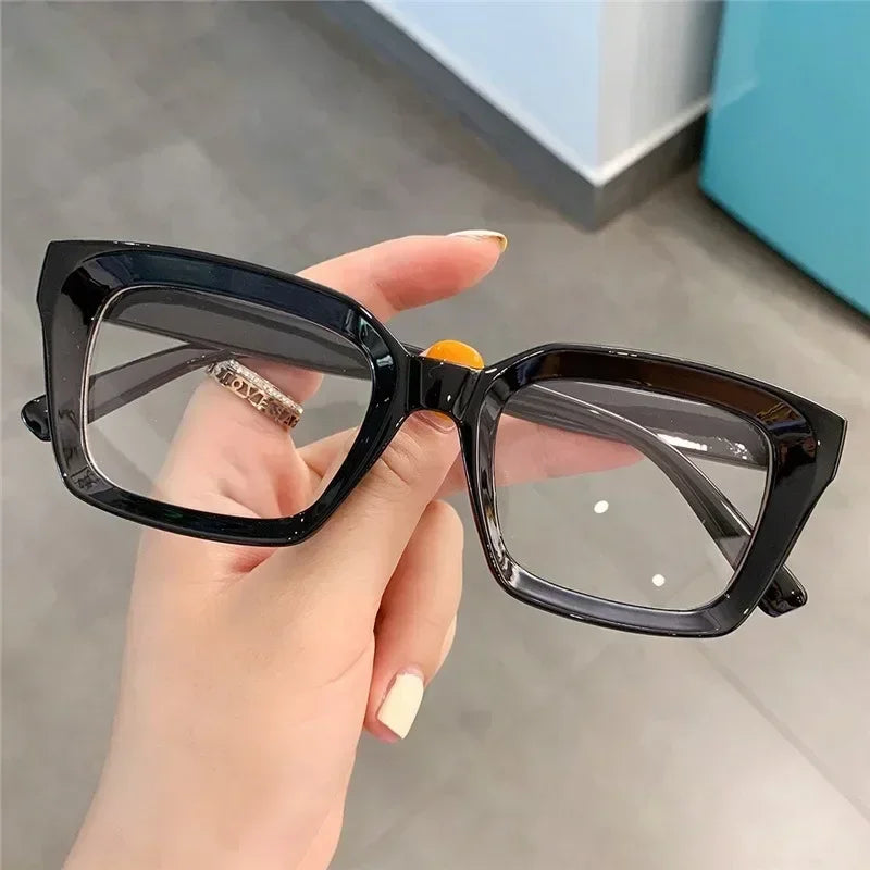 óculos quadradoóculos pretoóculos para leituraóculos modernoóculos leveóculos lente quadradaóculos femininoóculos fashionistaóculos de luxoóculos de grauóculosoculos Resistente a riscosoculos Anti-reflexo5.0 AVALIAÇÕES