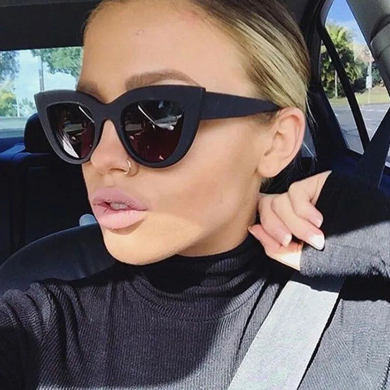 óculos pretoóculos olho de gatoóculos modernoóculos lente gradienteóculos futuristaóculos femininoóculos fashionistaóculos de verãoóculos de luxoóculos clássicoóculos armação grossaóculosuv400UV+Polarizadooculos Resistente a riscosoculos de soloculos Anti-reflexolentes uv5.0 AVALIAÇÕES