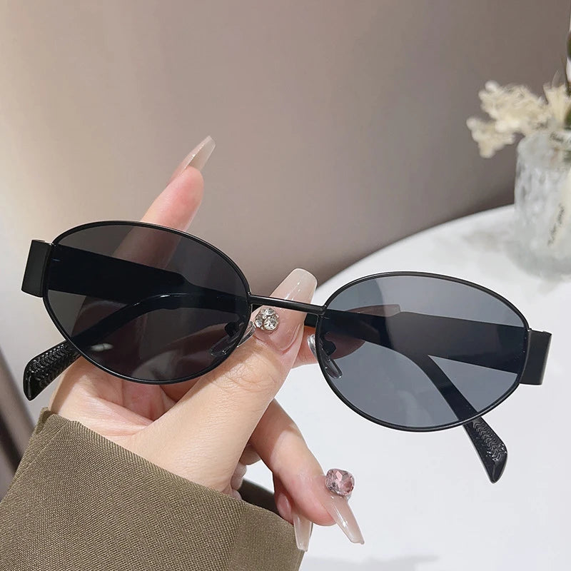 Óculos de Sol UV+ Clássico de Metal Víntage Lentes Ovais - Glamourz óculos vintageóculos retrôóculos pretoóculos para sairóculos ovalóculos lente escuraóculos fashionistaóculos de verãoóculos de passeioóculos de luxoóculos clássicoóculosuv400UV+Proteção UVPolarizadooculos Resistente a riscosoculos de soloculos Anti-reflexolentes uv