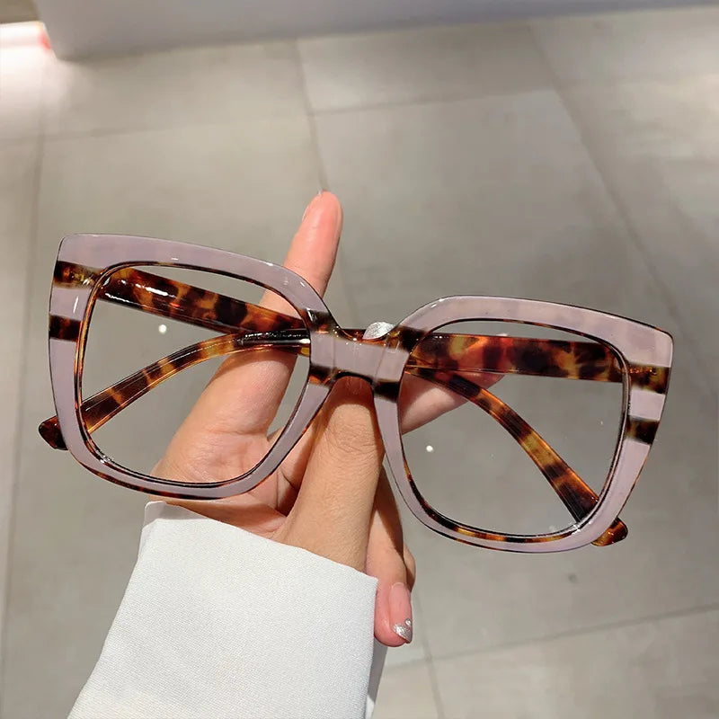 óculos vintageóculos retrôóculos quadradoóculos para leituraóculos modernoóculos leveóculos futuristaóculos femininoóculos fashionistaóculos de verãoóculos de luxoóculos de grauóculos coloridoóculos armação grossaóculosoculos Resistente a riscosoculos Anti-reflexo5.0 AVALIAÇÕES