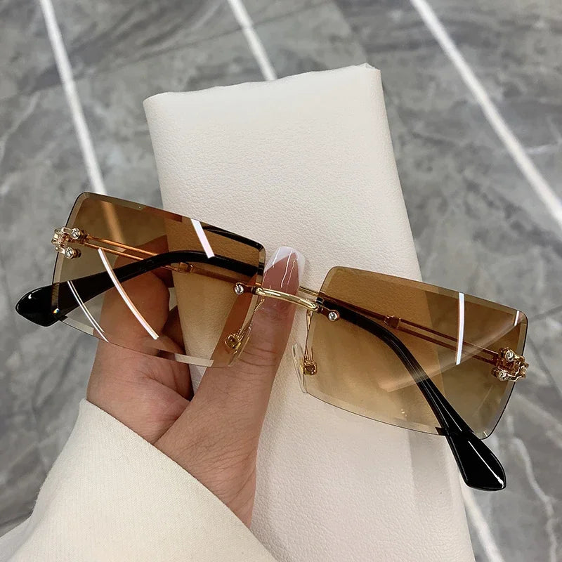 Óculos de Sol UV+ sem Moldura Gradiente em Metal Armação Fina - Summit óculos vintageóculos retangularóculos quadradoóculos lentes coloridasóculos lente quadradaóculos lente coloridaóculos fashionistaóculos douradoóculos de verãoóculos de passeioóculos de luxoóculos armação finaóculosuv400UV+Proteção UVPolarizadooculos Resistente a riscosoculos de soloculos Anti-reflexo